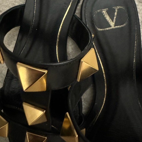 VALENTINO FLAT ROMAN STUD CALFSKIN SLIDE SANDAL 38 - Picture 2 of 9